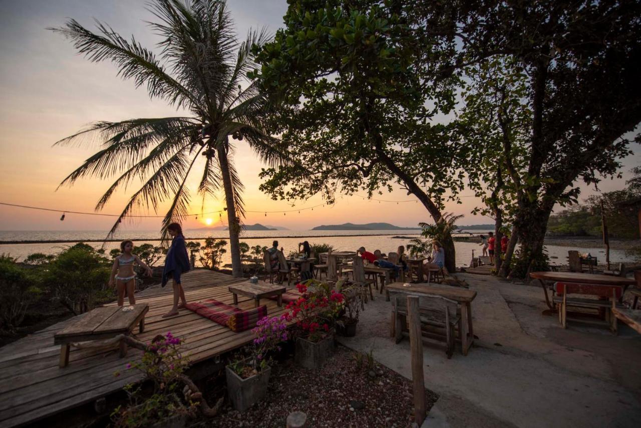 Banana Sunset - Bar & Bungalows Koh Mak Exterior photo